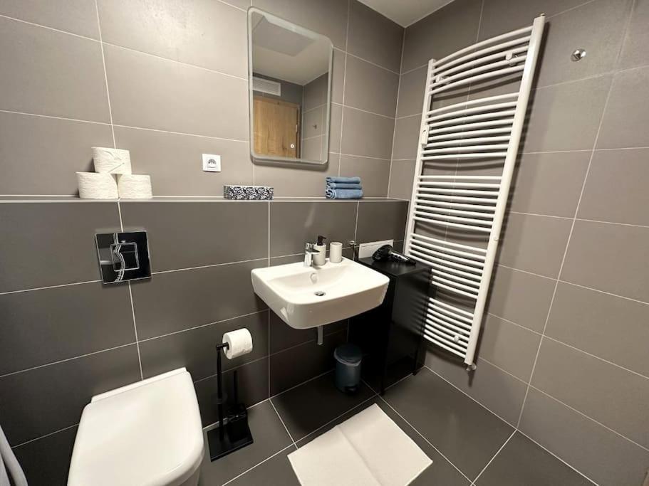 New Near Tipos Arena, Free Parking, Danubius One Building Appartement *