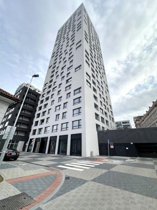New Near Tipos Arena, Free Parking, Danubius One Building Appartement *