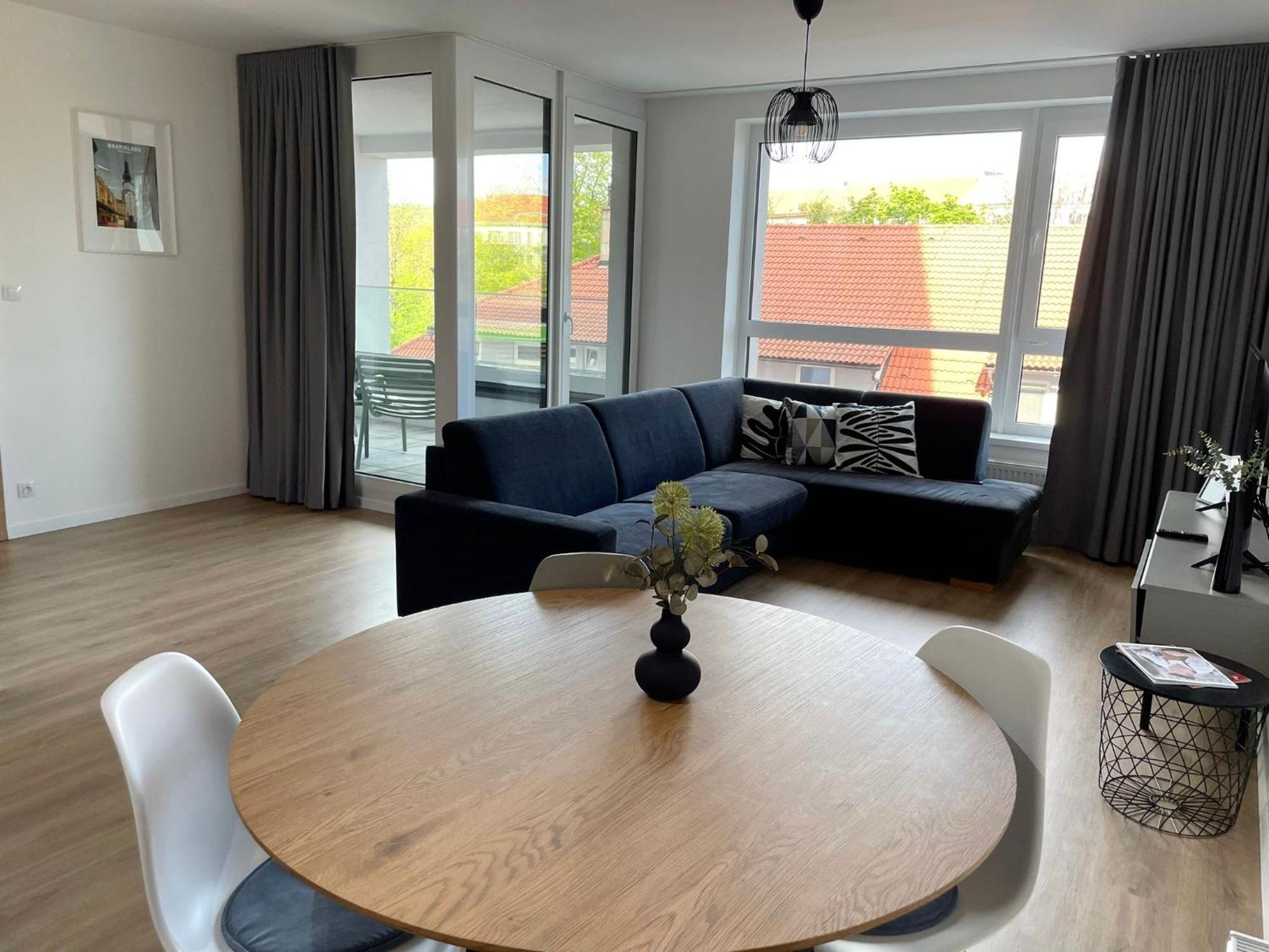 Appartement New Near Tipos Arena, Free Parking, Danubius One Building